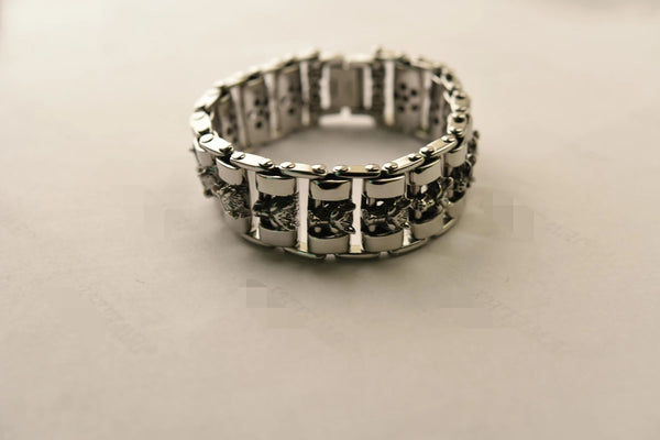 SBM-603, Stainless Steel Wolf Head Bracelet, 25mm Width, 9 inches Length, 7mm thick