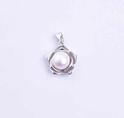 STPW-215, Sterling Silver Flower shape with Pearl Pendant